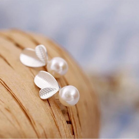 *NEW 925 Sterling Silver Pearl Leaf Earrings - Picture 4 of 5